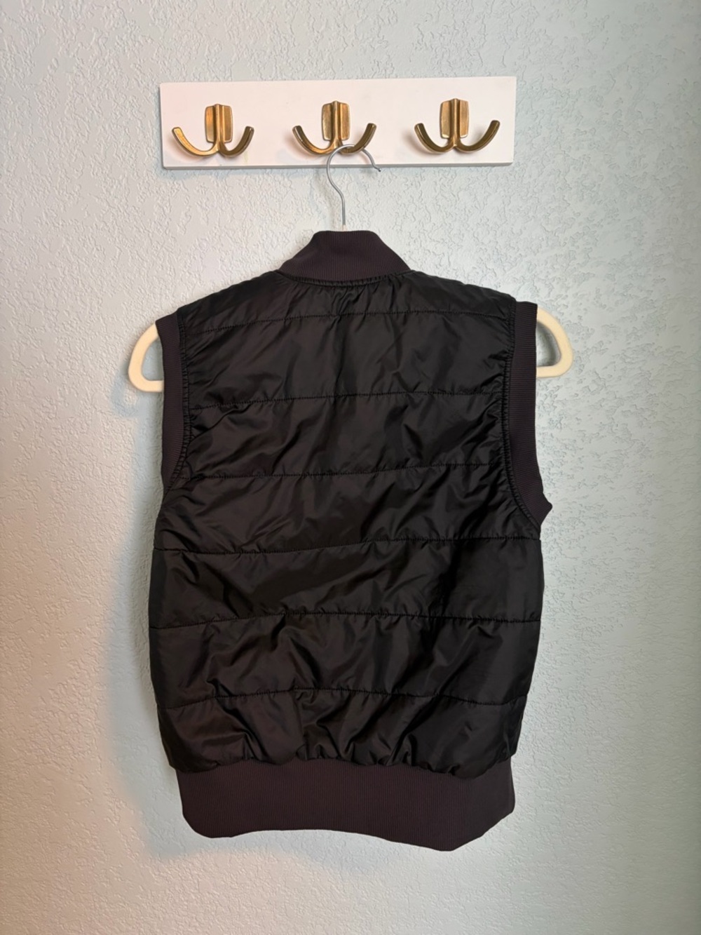 lululemon athletica Black Sleeveless Reversible Puffer Vest - Picture 4 of 7